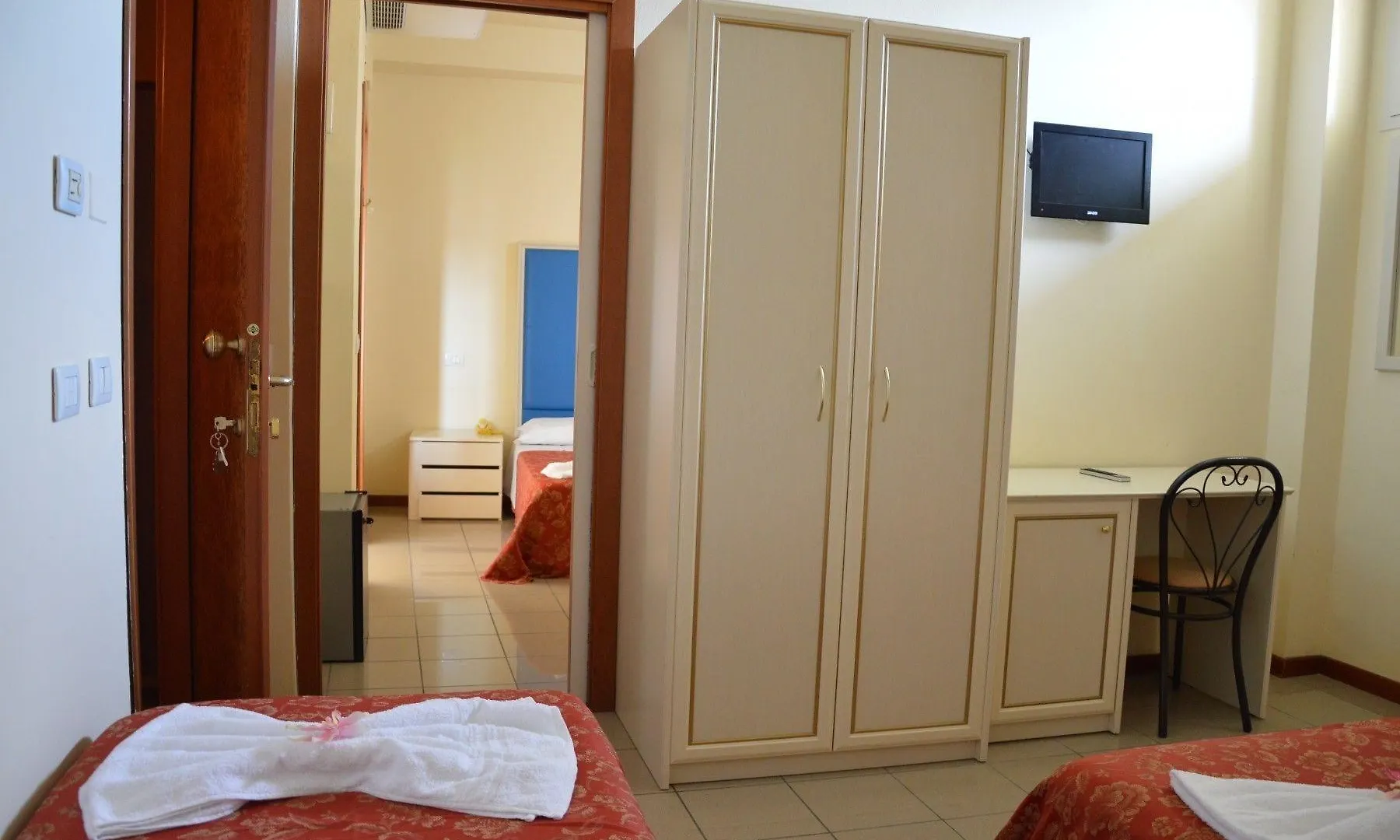 Hotel Carolin Римини